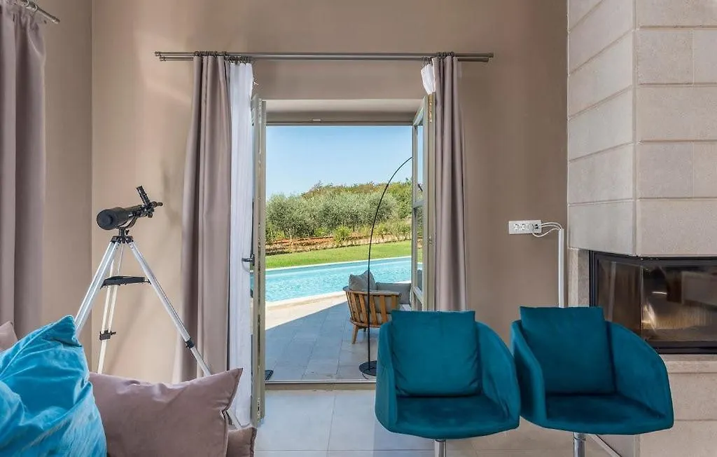 New! Villa Corinne With 42 M2 Pool, Sauna Stuti 0*,  克罗地亚